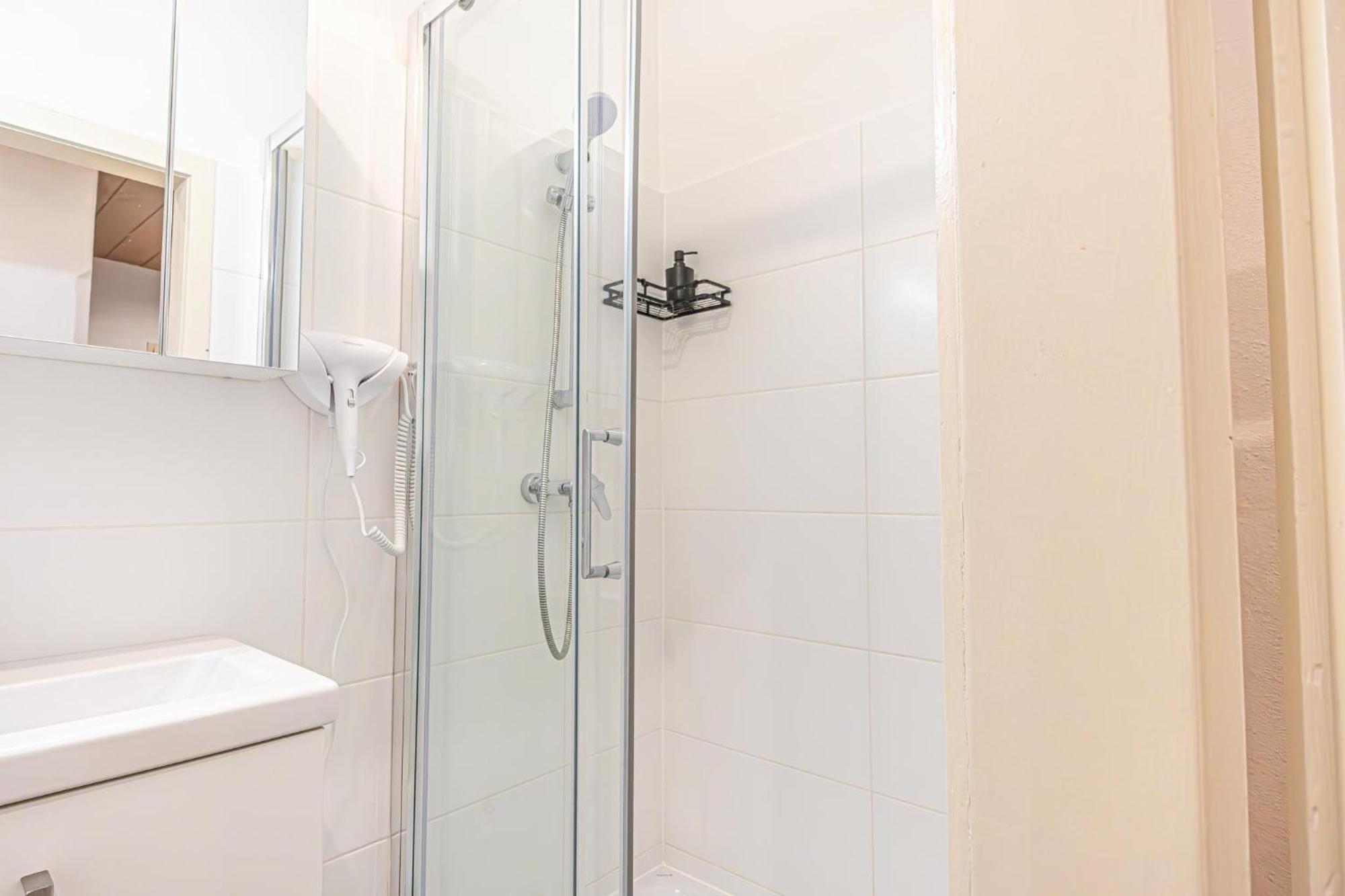 Appartement Stylish 2br For 5p, Prime Location *